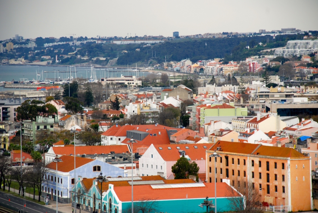 Lisbon-colorful-buildings