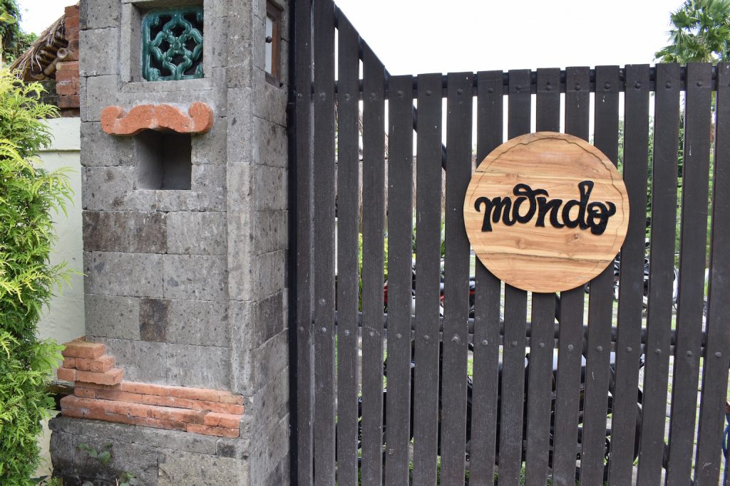 mondo-surf-village